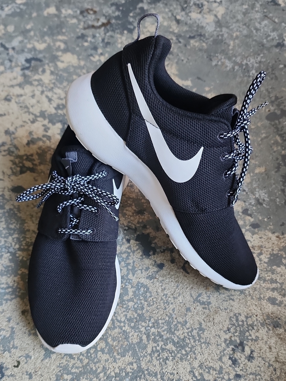 Nike Roshe One Ladies Shoes - Picture 2 of 6